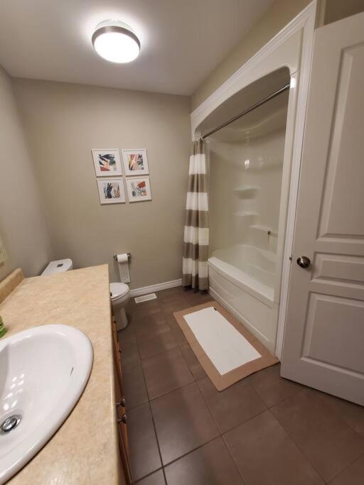 4 Bd Family Retreat Villa Stratford Bagian luar foto